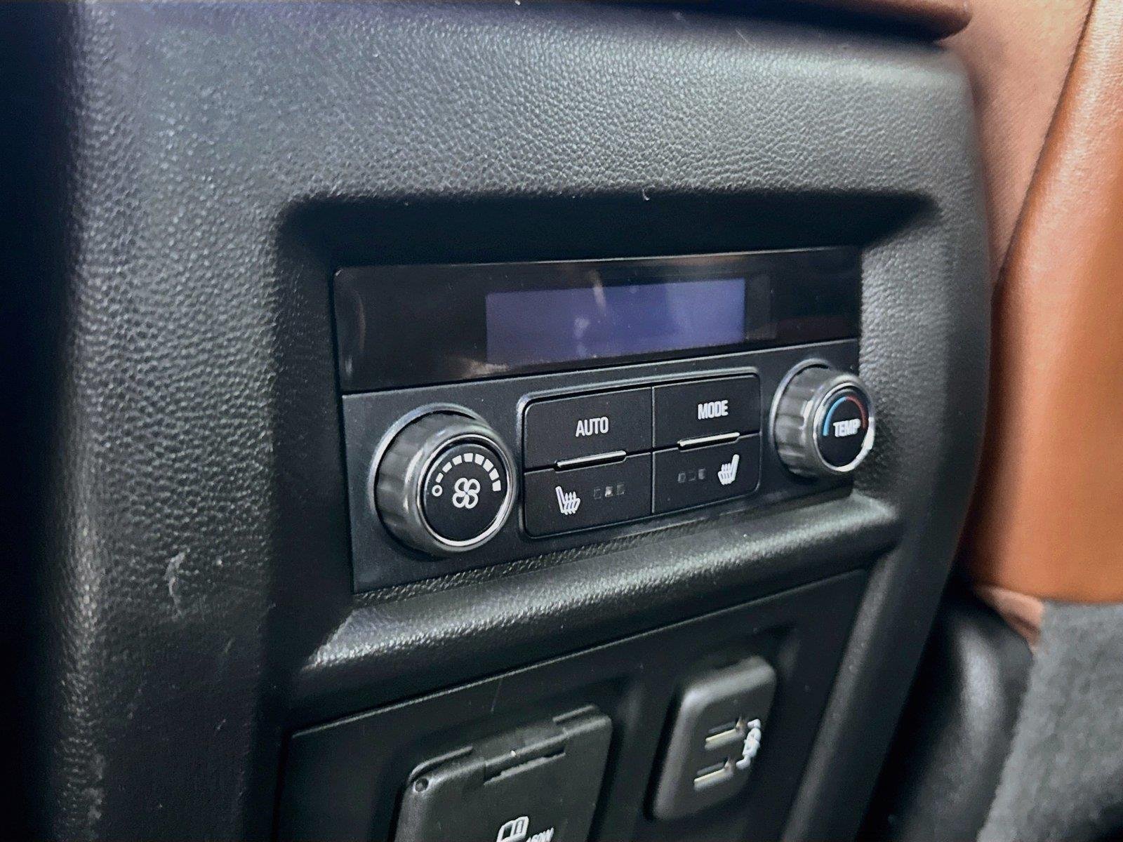 Used 2020 MOSAIC BLACK METALLIC Chevrolet High Country image 28