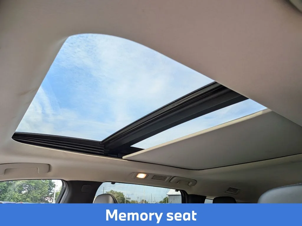 Used 2023 Blue INFINITI LUXE image 17