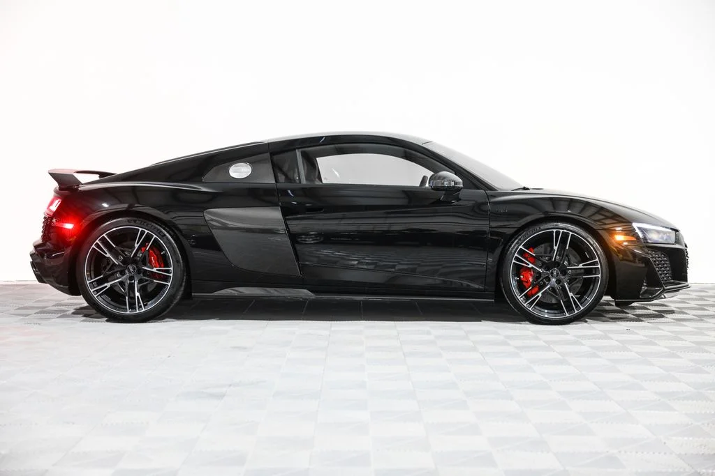 Used 2020 Black Audi V10 performance image 2