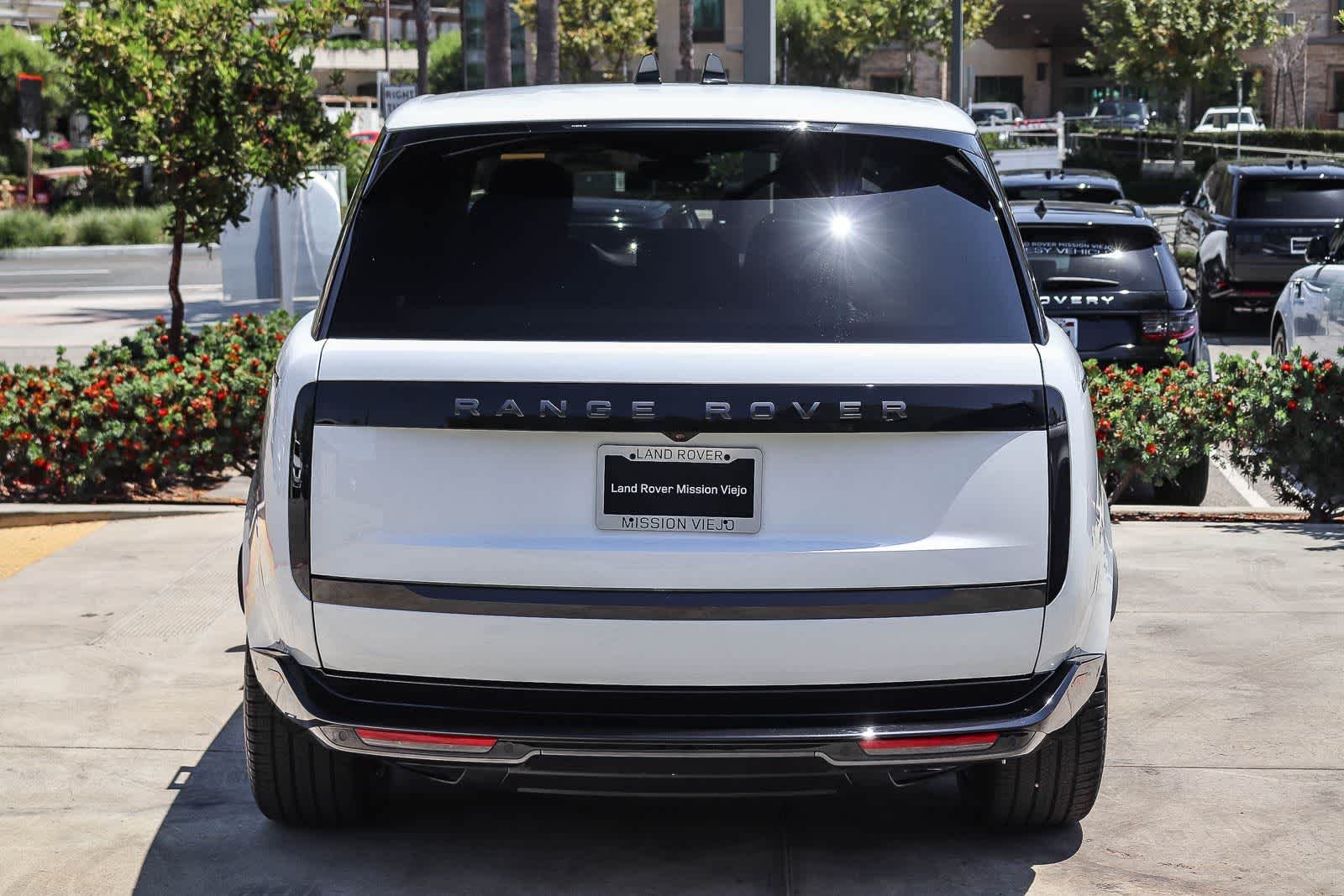 New 2026 Fuji White Land Rover SE image 5