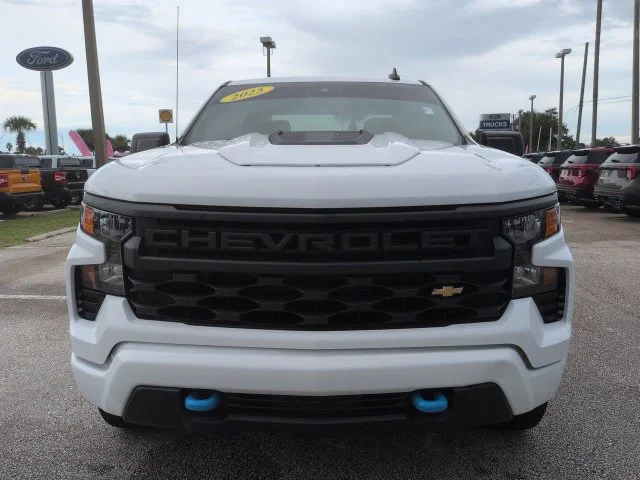 Used 2025 White Chevrolet Custom image 9
