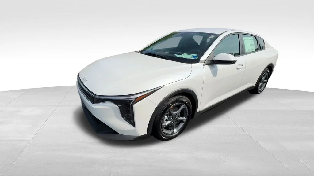 New 2026 White Kia LXS image 10