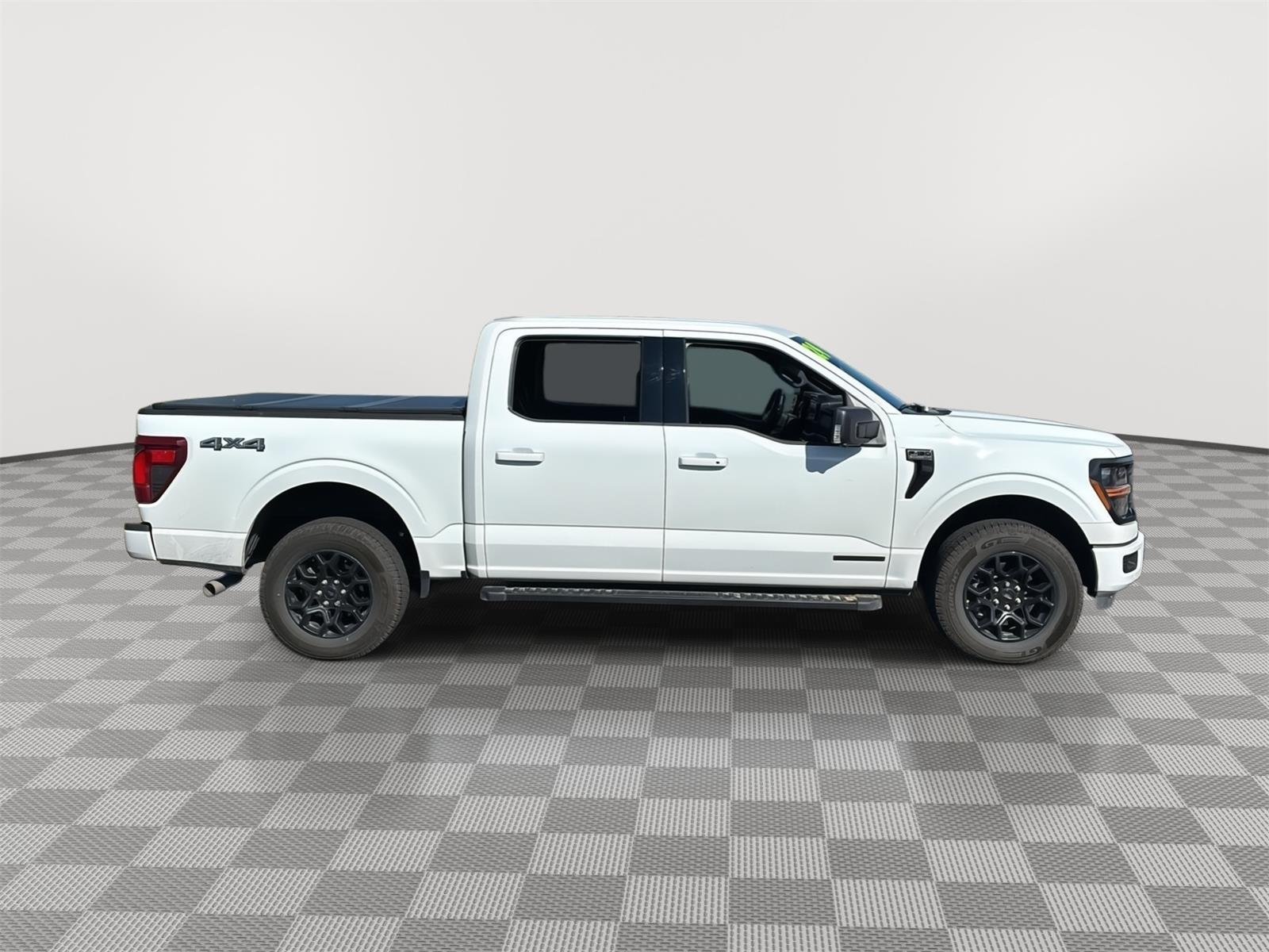 Used 2024 Oxford White Ford XLT image 15