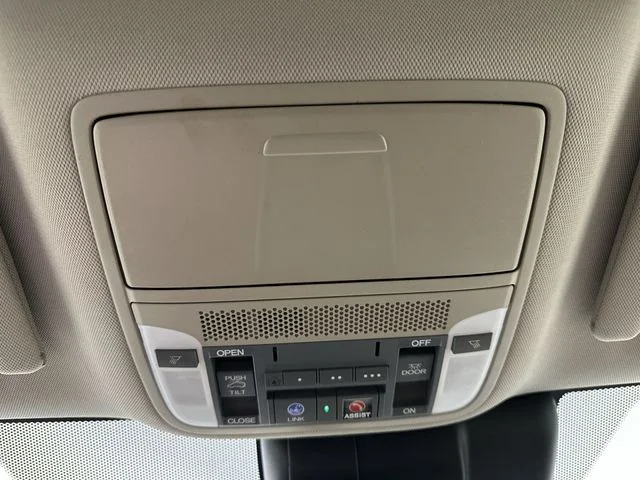 Used 2018 White Diamond Pearl Acura Advance Package image 28