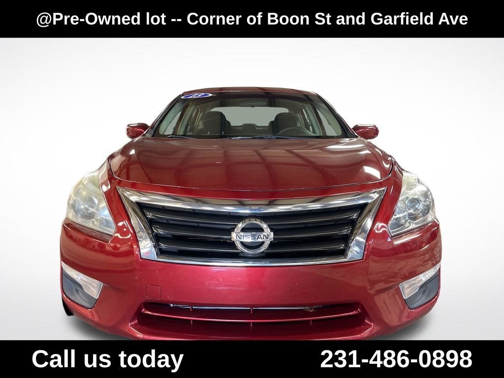 Used 2013 Red Nissan 2.5 S image 8