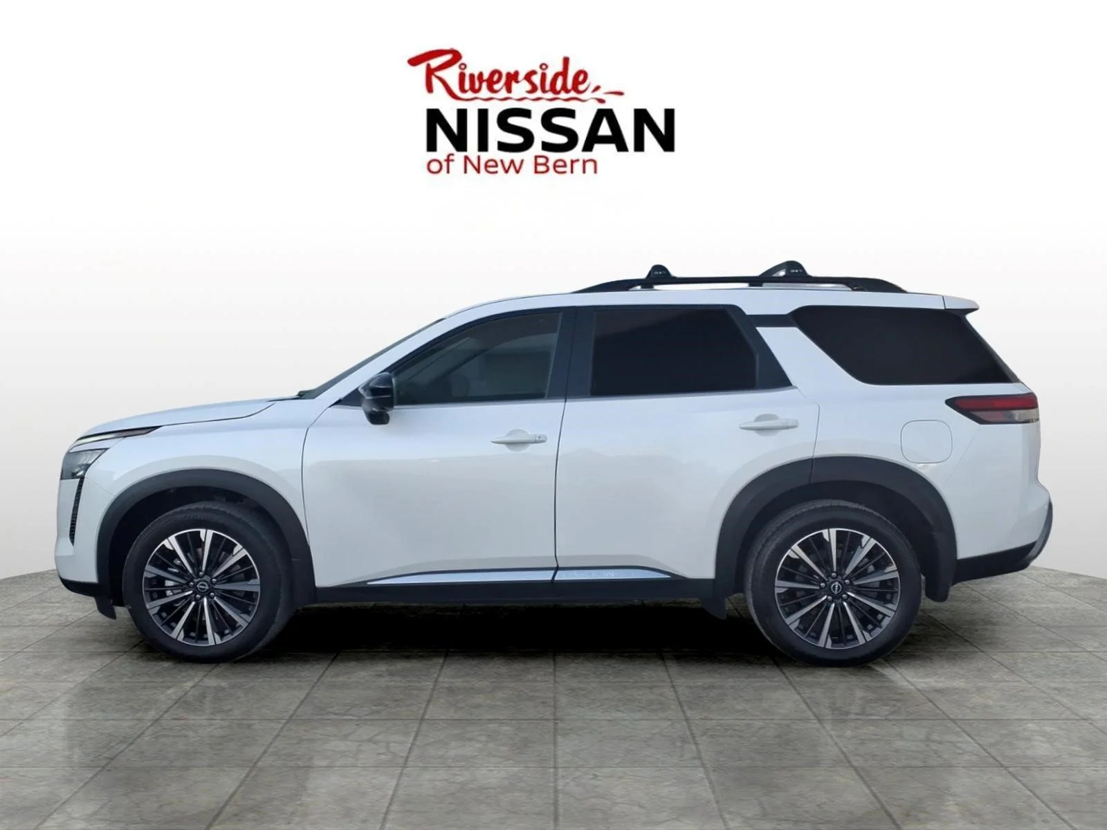 New 2026 Everest White Pearl TriCoat Nissan Platinum image 3