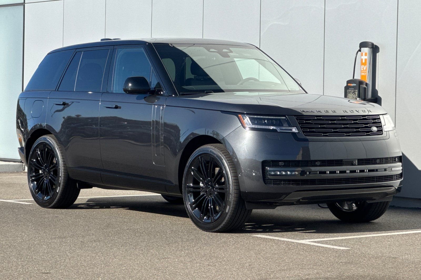 New 2026 Carpathian Grey Land Rover SE image 7