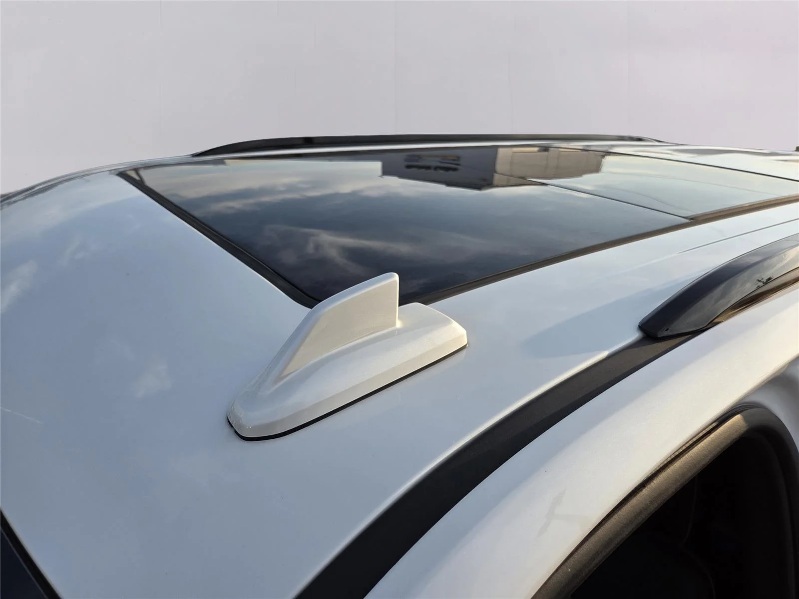 Used 2024 White Frost Tricoat GMC AT4 image 32