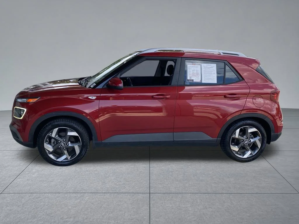 Used 2022 Red Hyundai Limited image 3
