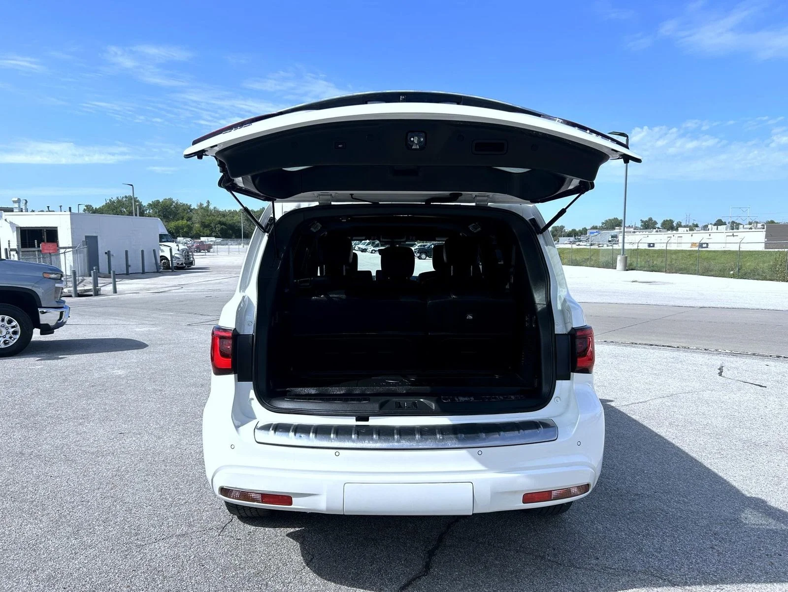 Used 2023 White INFINITI Sensory image 22