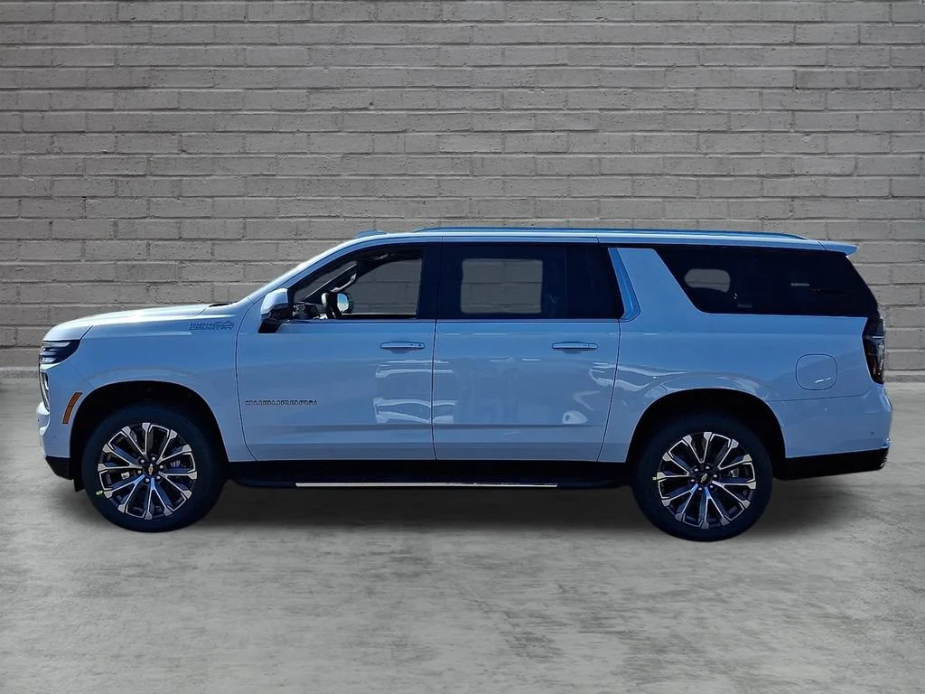 New 2026 Polar White Tricoat Chevrolet High Country image 5