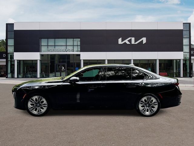 Used 2023 Black BMW xDrive60 image 5