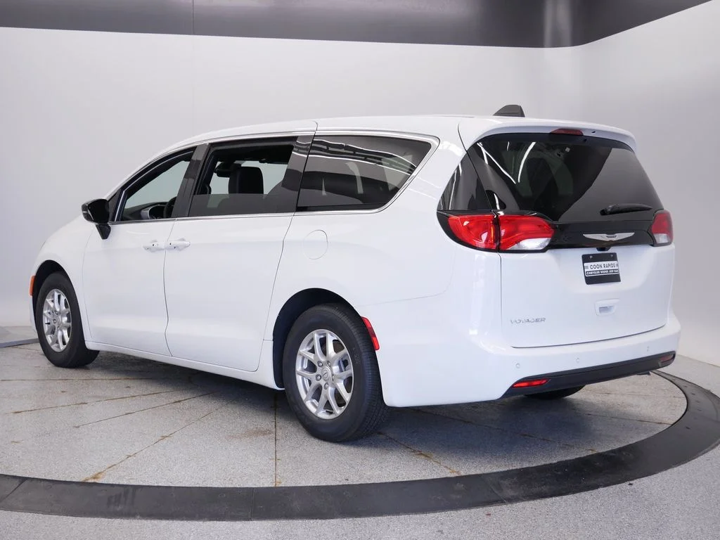 New 2026 Bright White Clear-Coat Exterior Paint Chrysler LX image 3
