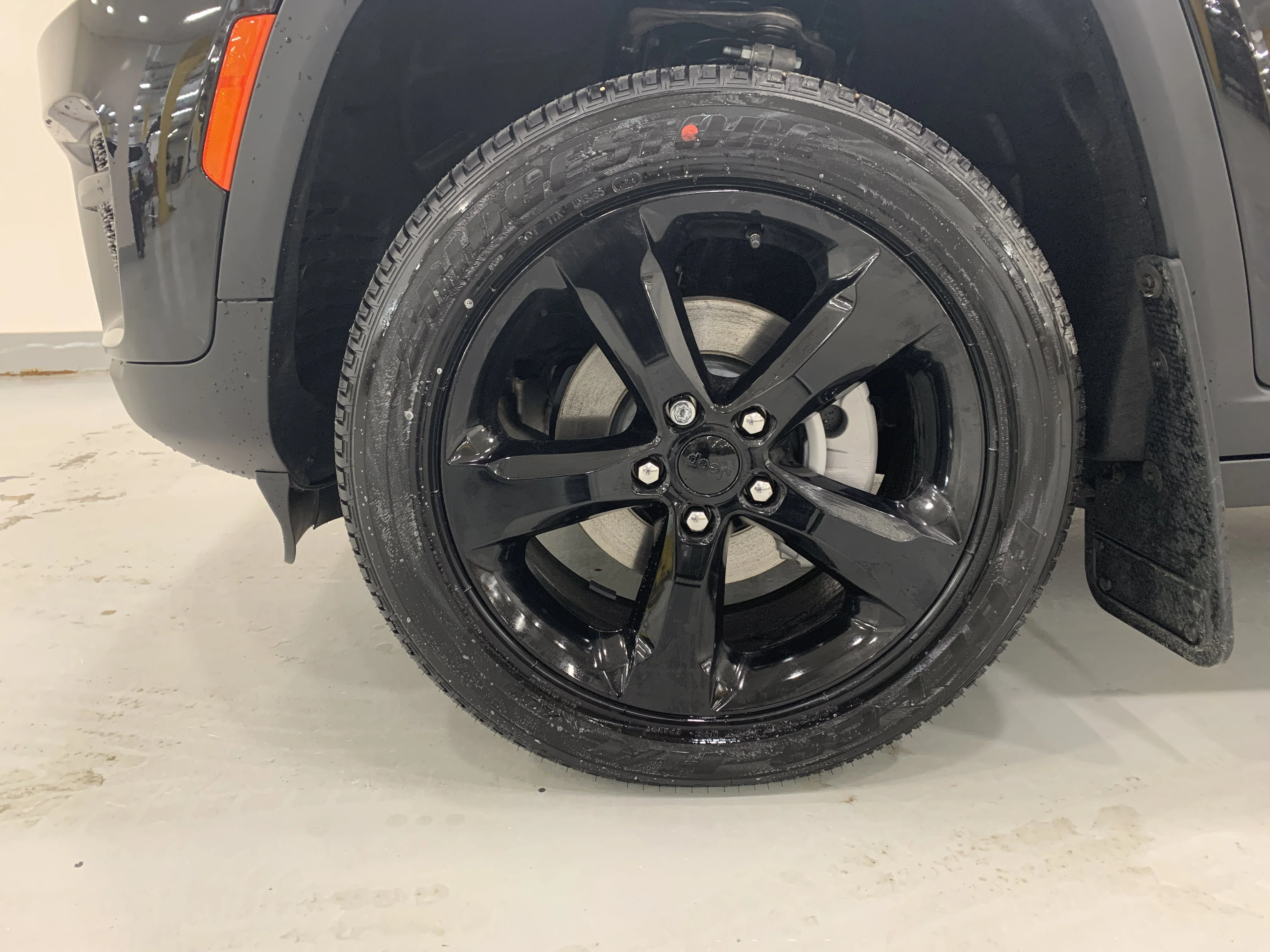 New 2025 Diamond Black Crystal Pearl Jeep Altitude image 5