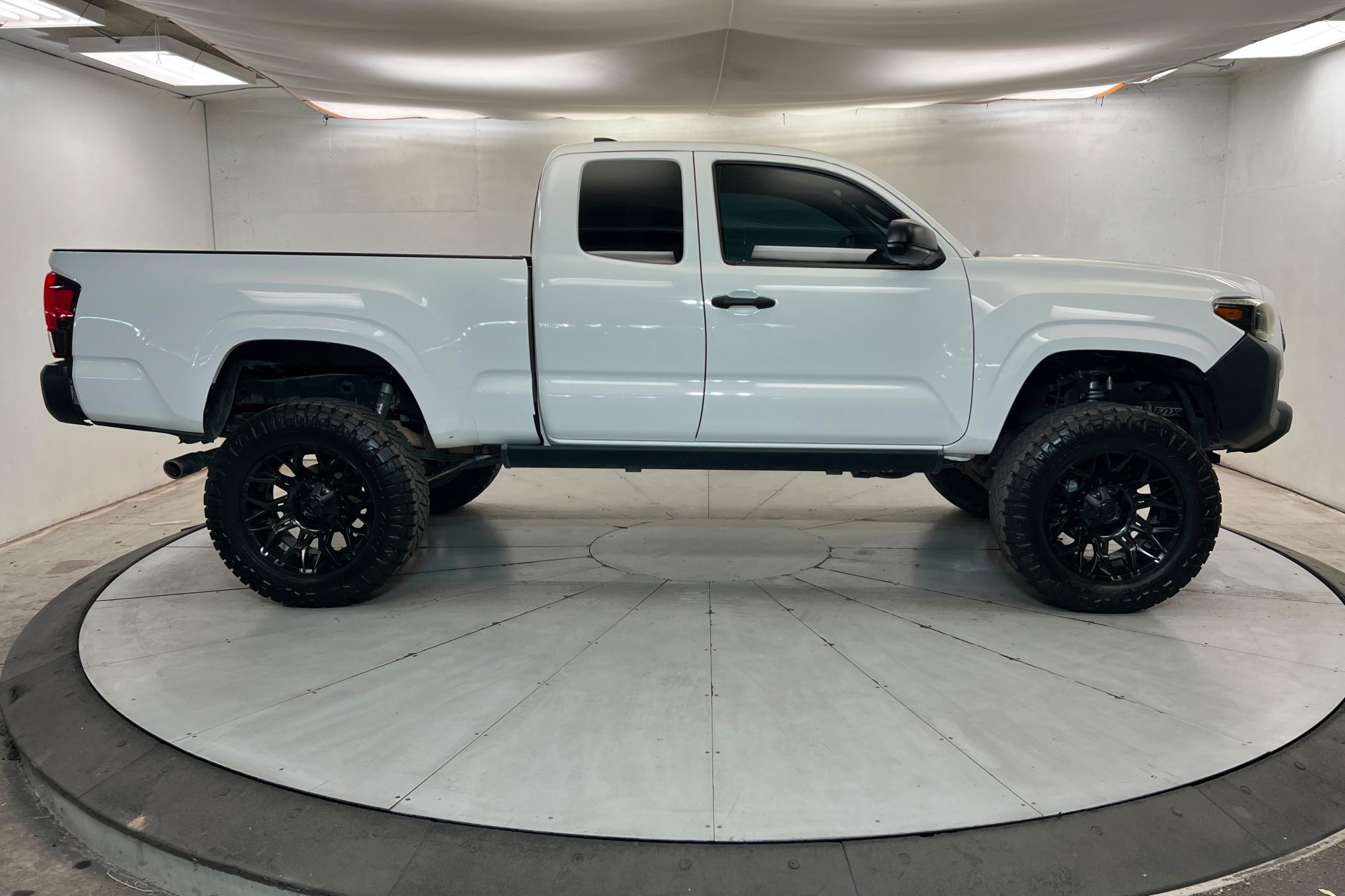 Used 2022 White Toyota SR image 7