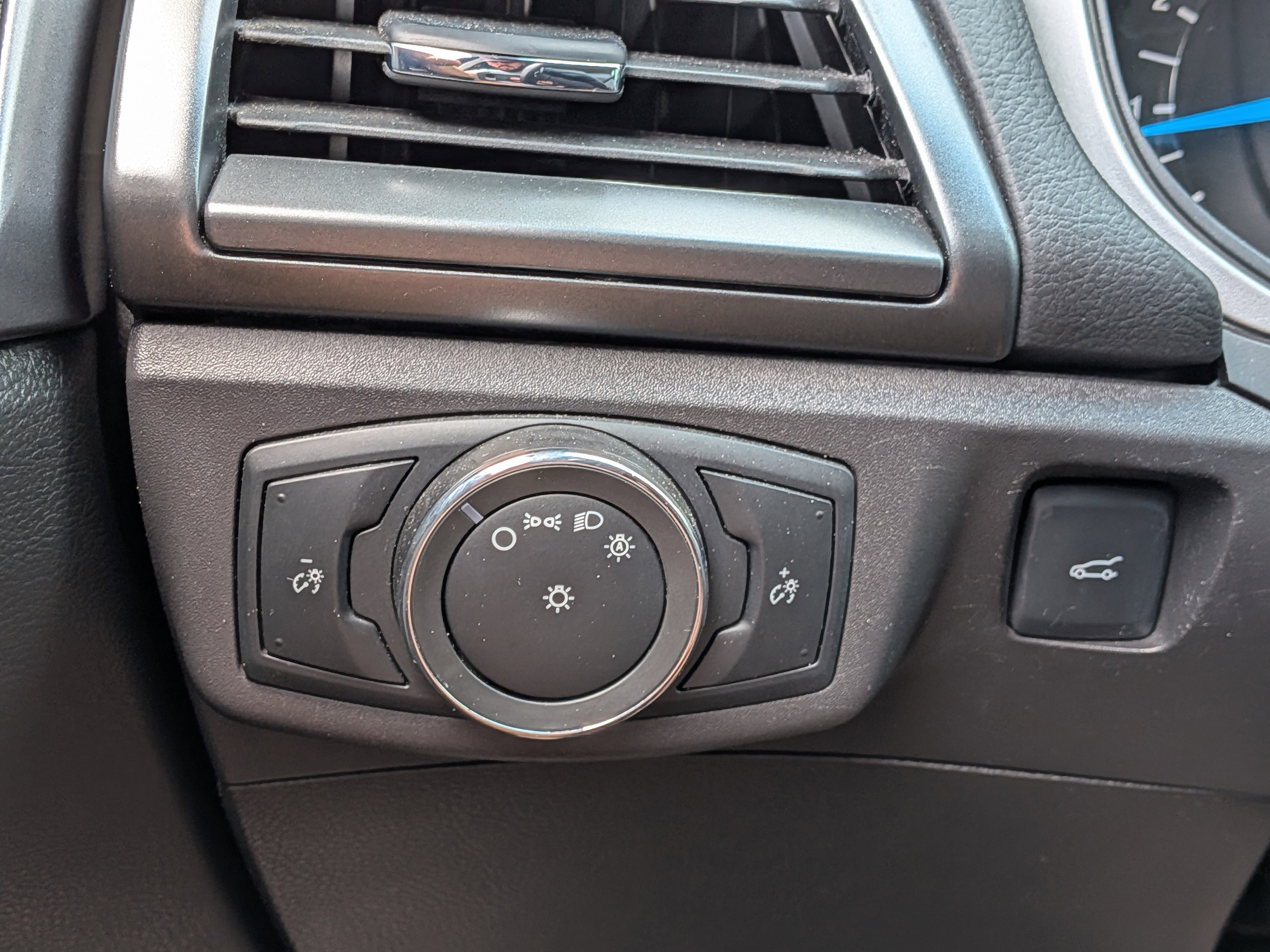2015 Ford Fusion S - Photo 23