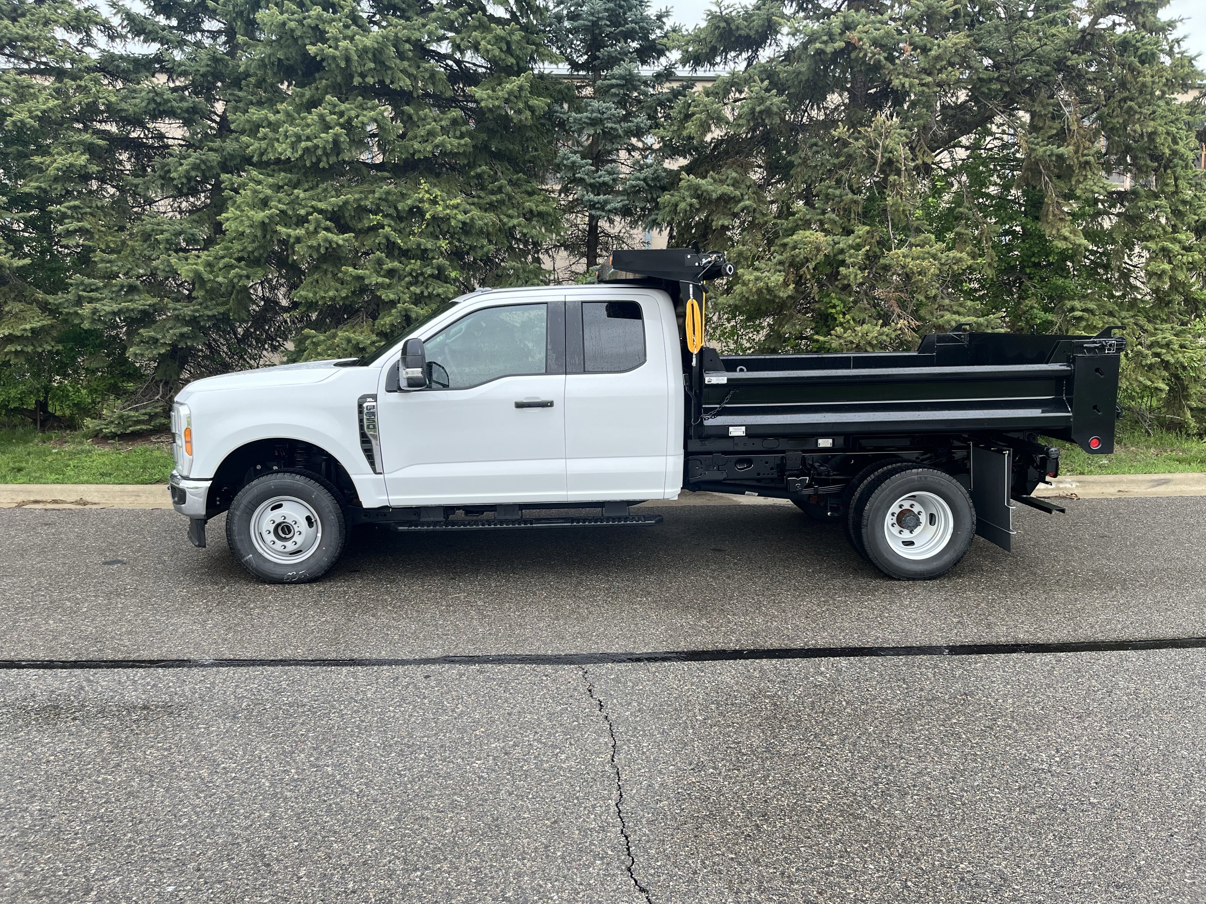New 2025 Oxford White Ford XL image 6
