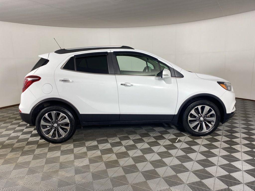 Used 2017 Summit White Buick Essence image 8