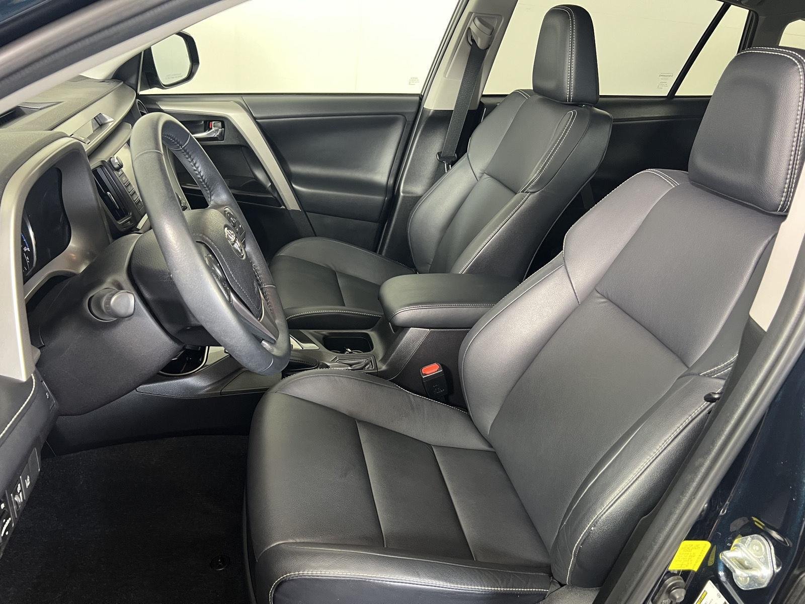 Used 2018 Galactic Aqua Mica Toyota Limited image 11