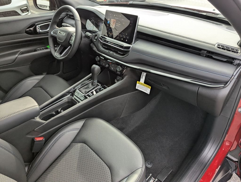 New 2026 Red Hot Pearlcoat Jeep Latitude image 33