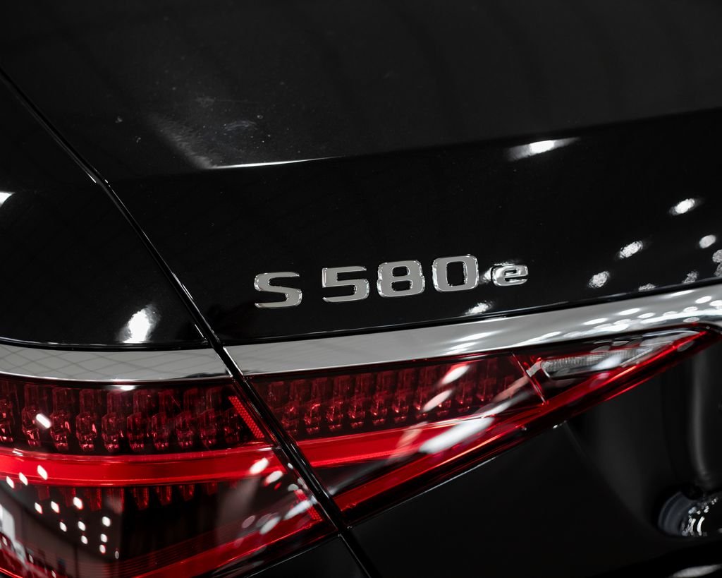 New 2026 Black Mercedes-Benz S 580e image 10