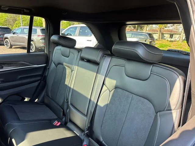 New 2026 Silver Zynith Exterior Paint Jeep Altitude image 8