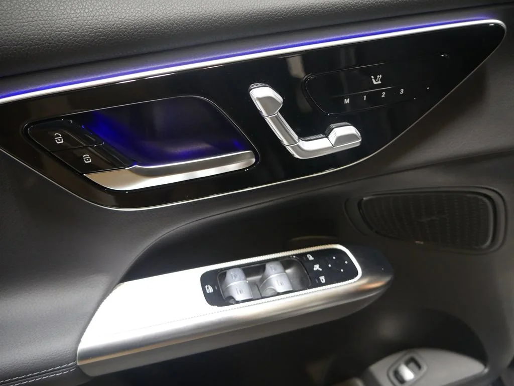New 2026 Black Mercedes-Benz GLC 300 image 17