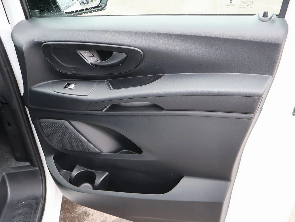Used 2023  Mercedes-Benz Passenger image 12