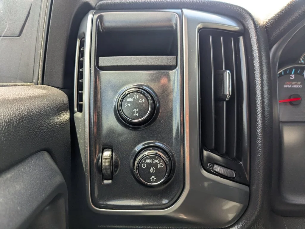 Used 2015 Black Chevrolet LT image 19