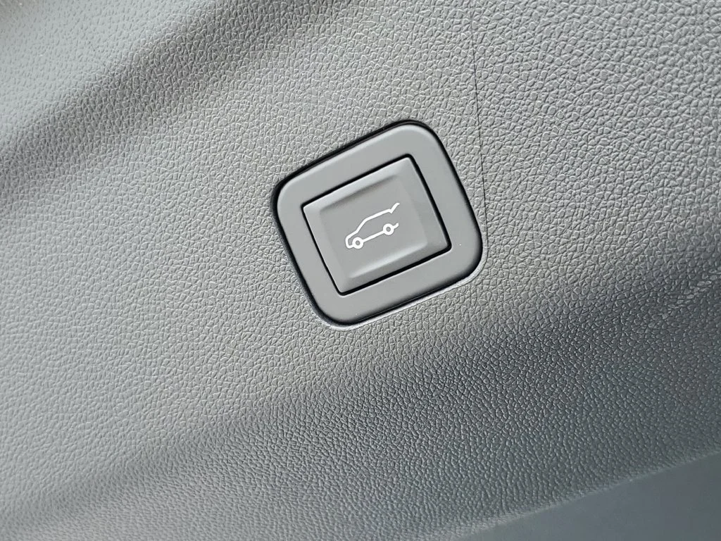 New 2026 Polar White Tricoat Chevrolet High Country image 35
