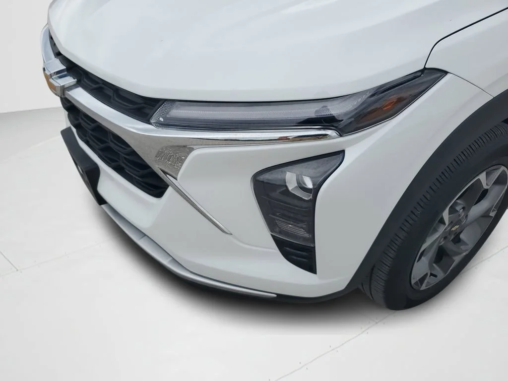 Used 2024 Summit White Chevrolet LT image 24