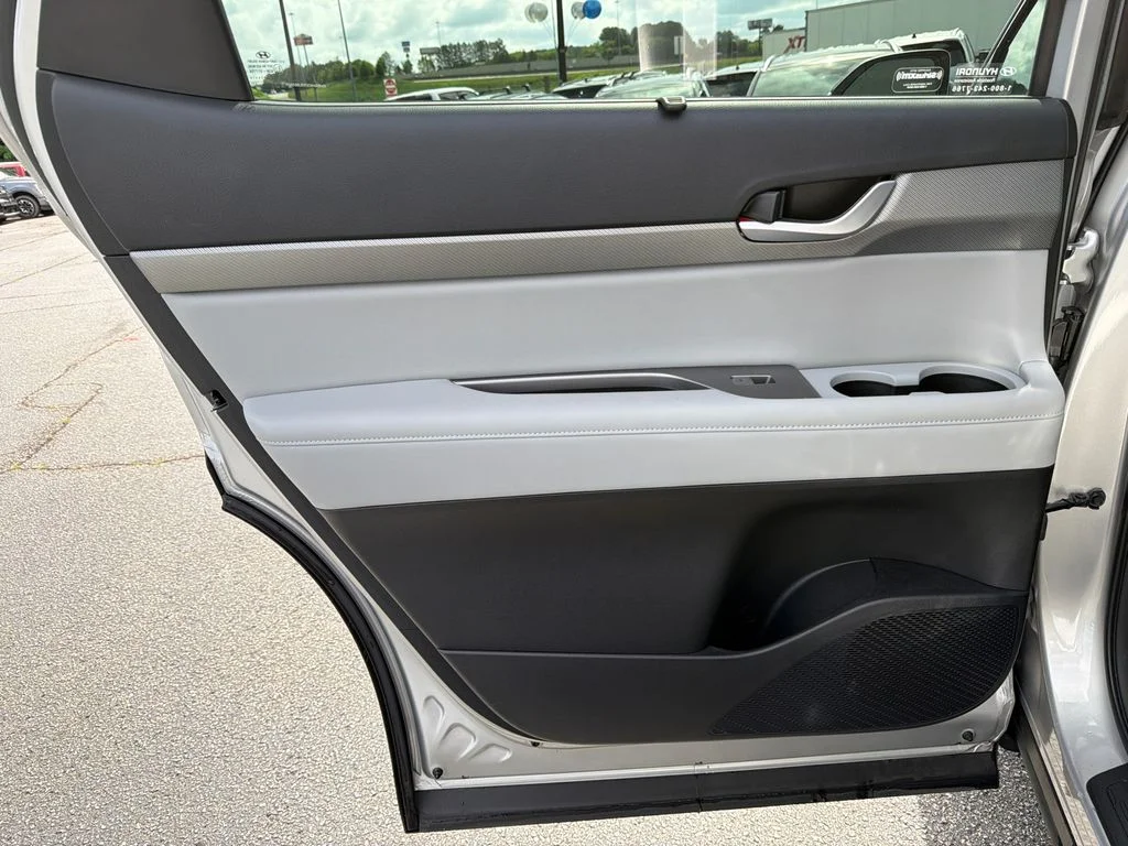 Used 2025 Silver Hyundai SEL Premium image 22