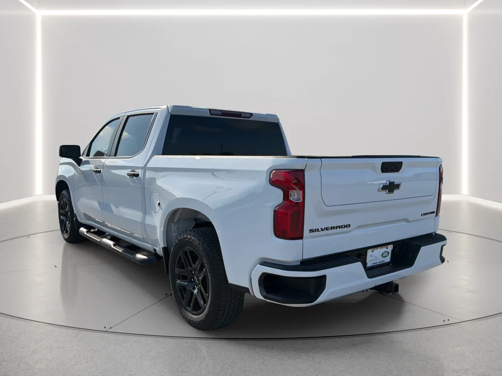 Used 2024 White Chevrolet Custom image 15