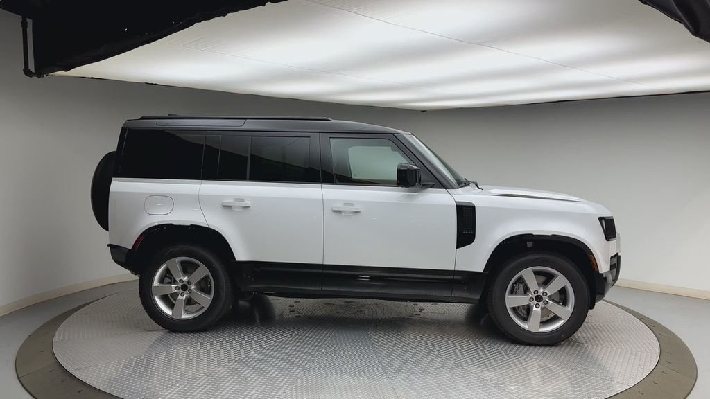 New 2026 Fuji White Land Rover X-Dynamic SE image 9