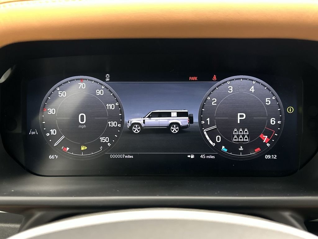 Used 2024 Fuji White Land Rover X-Dynamic SE image 21