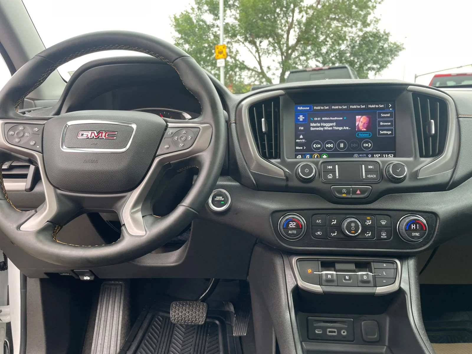 Used 2024 White GMC AT4 AWD image 20