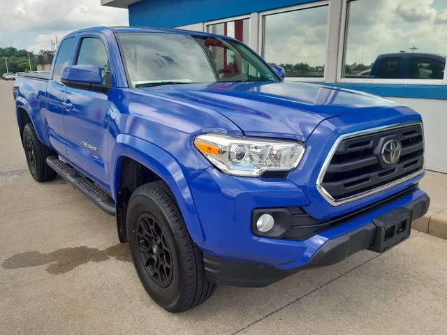 Used 2019 Gray Toyota SR5 image 3