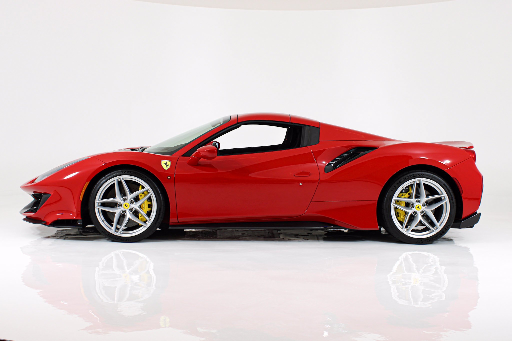 Certified Used 2019 Red Ferrari  image 5