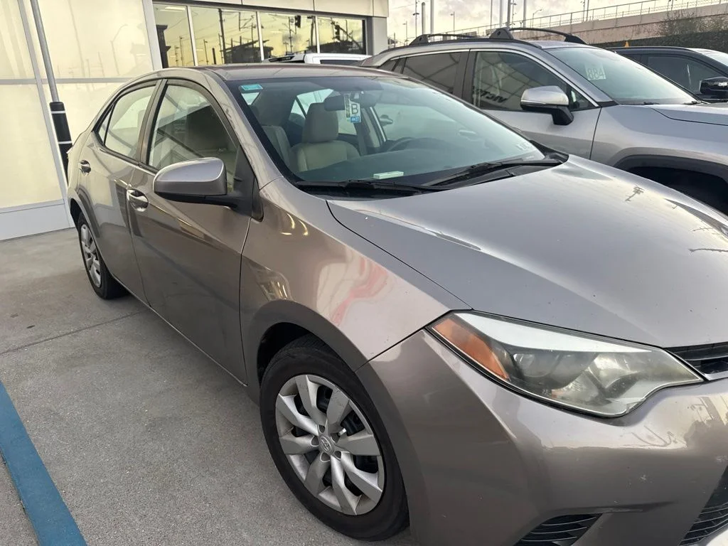 Used 2016 Brown Toyota LE image 8