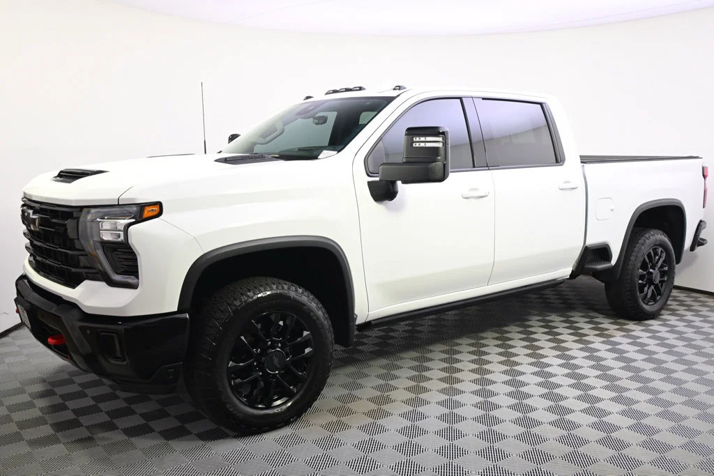 Used 2025 Chevrolet Silverado 3500HD LTZ with VIN 2GC4KUEY0S1226113 for sale in Minneapolis, Minnesota