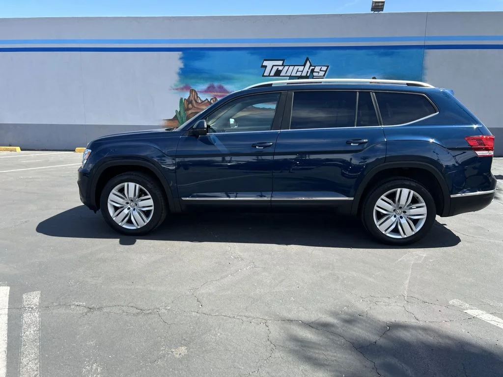 Used 2019 Blue Volkswagen SEL image 5