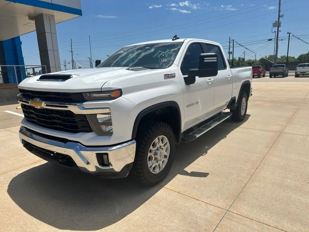 Used 2024 White Chevrolet LT image 28