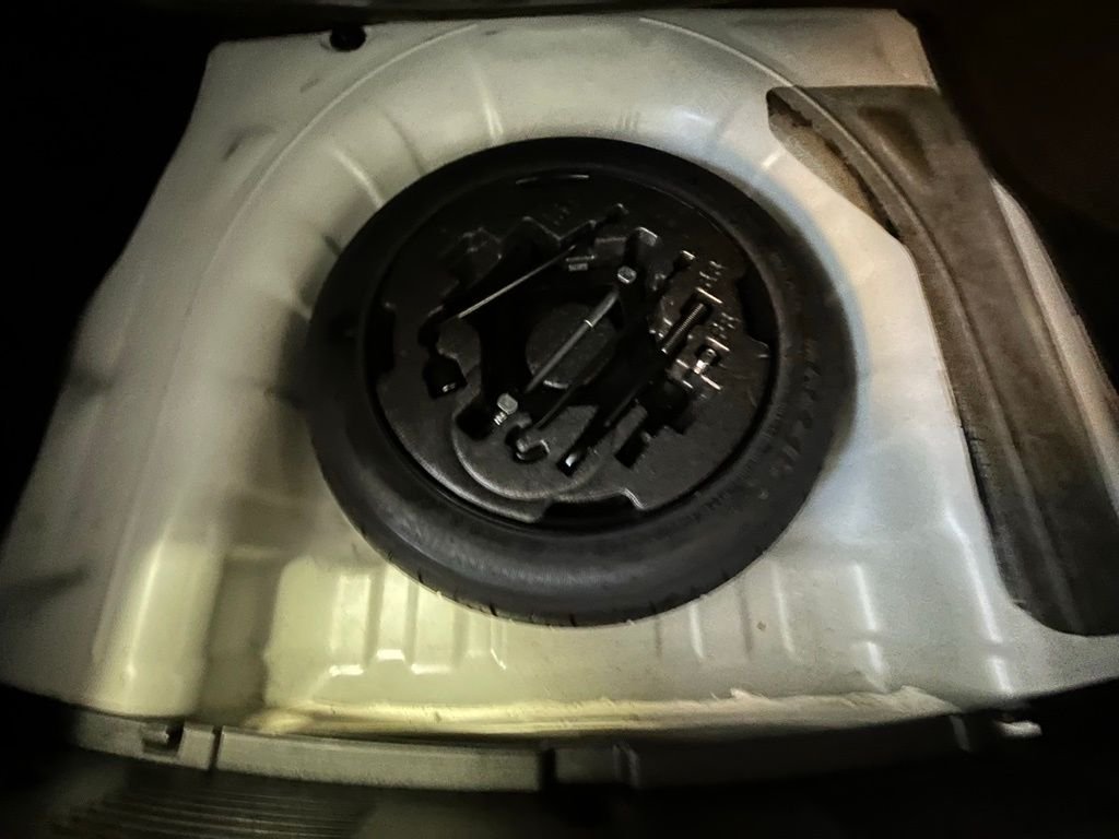 Used 2024 White Kia GT image 29
