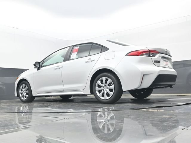 Used 2025 Wind Chill Pearl Toyota LE image 23