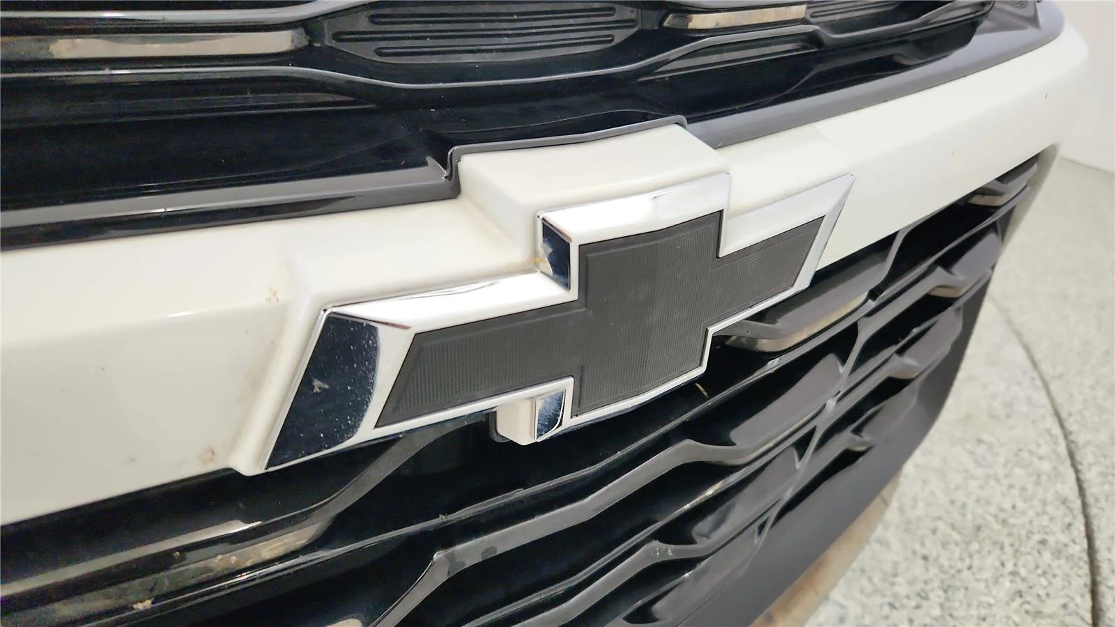 Used 2025 Summit White Chevrolet ACTIV image 16