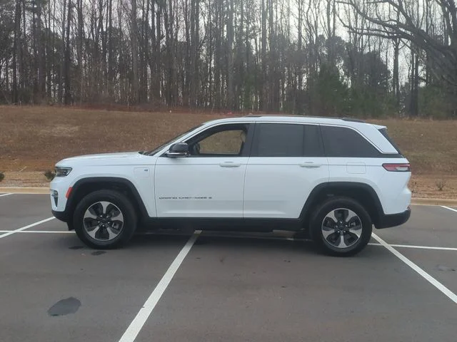 Used 2022 White Jeep 4xe image 10