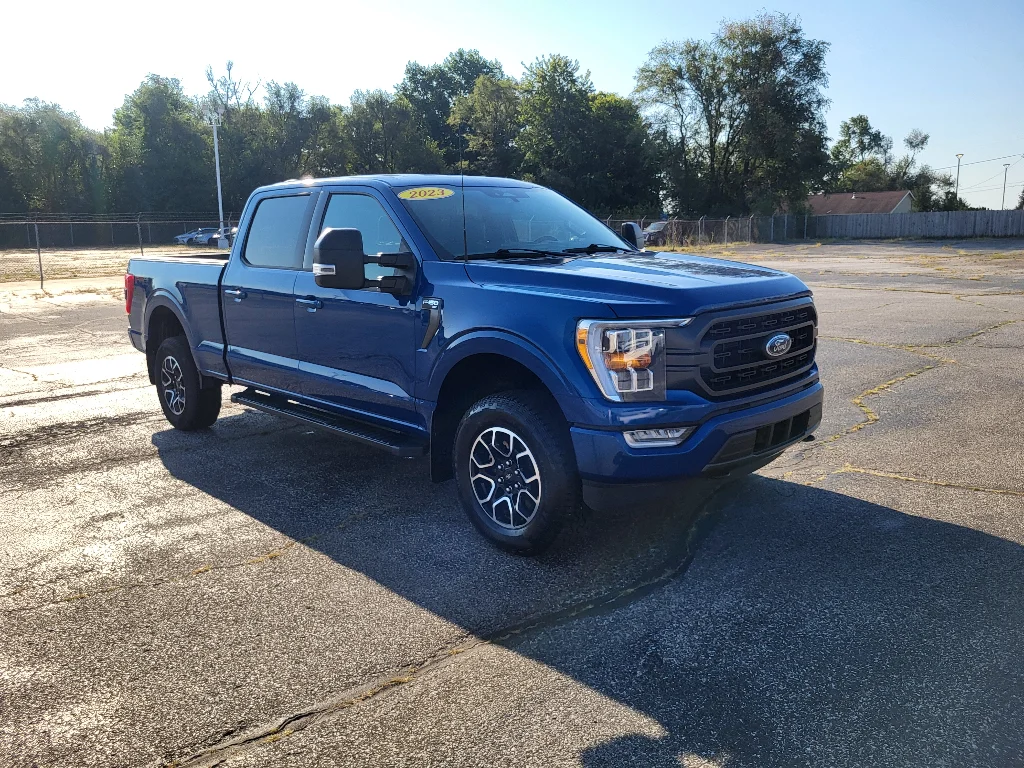 Used 2023 Atlas Blue Metallic Ford XLT image 4