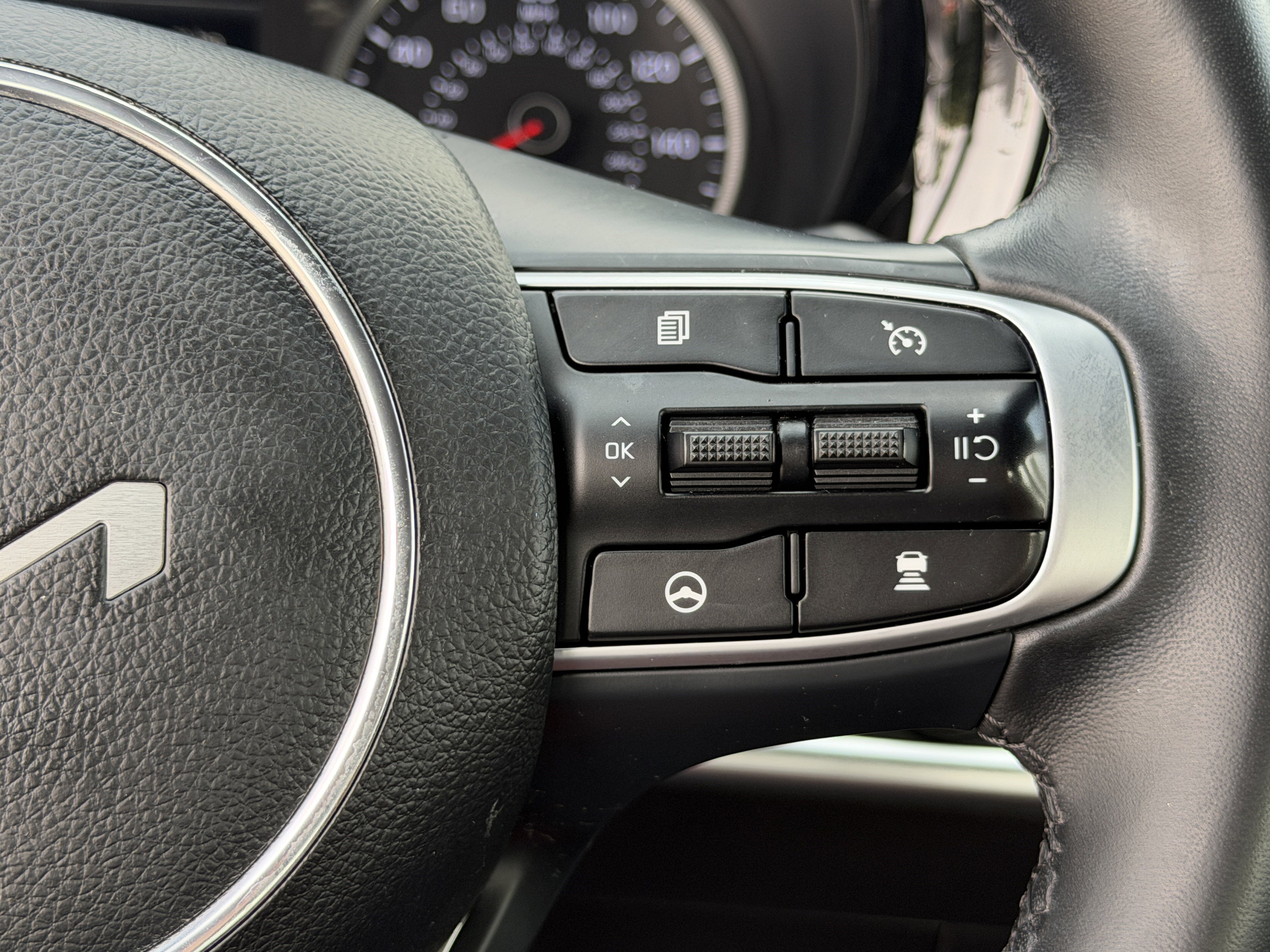 Used 2023 Wolf Gray Kia GT-Line image 20