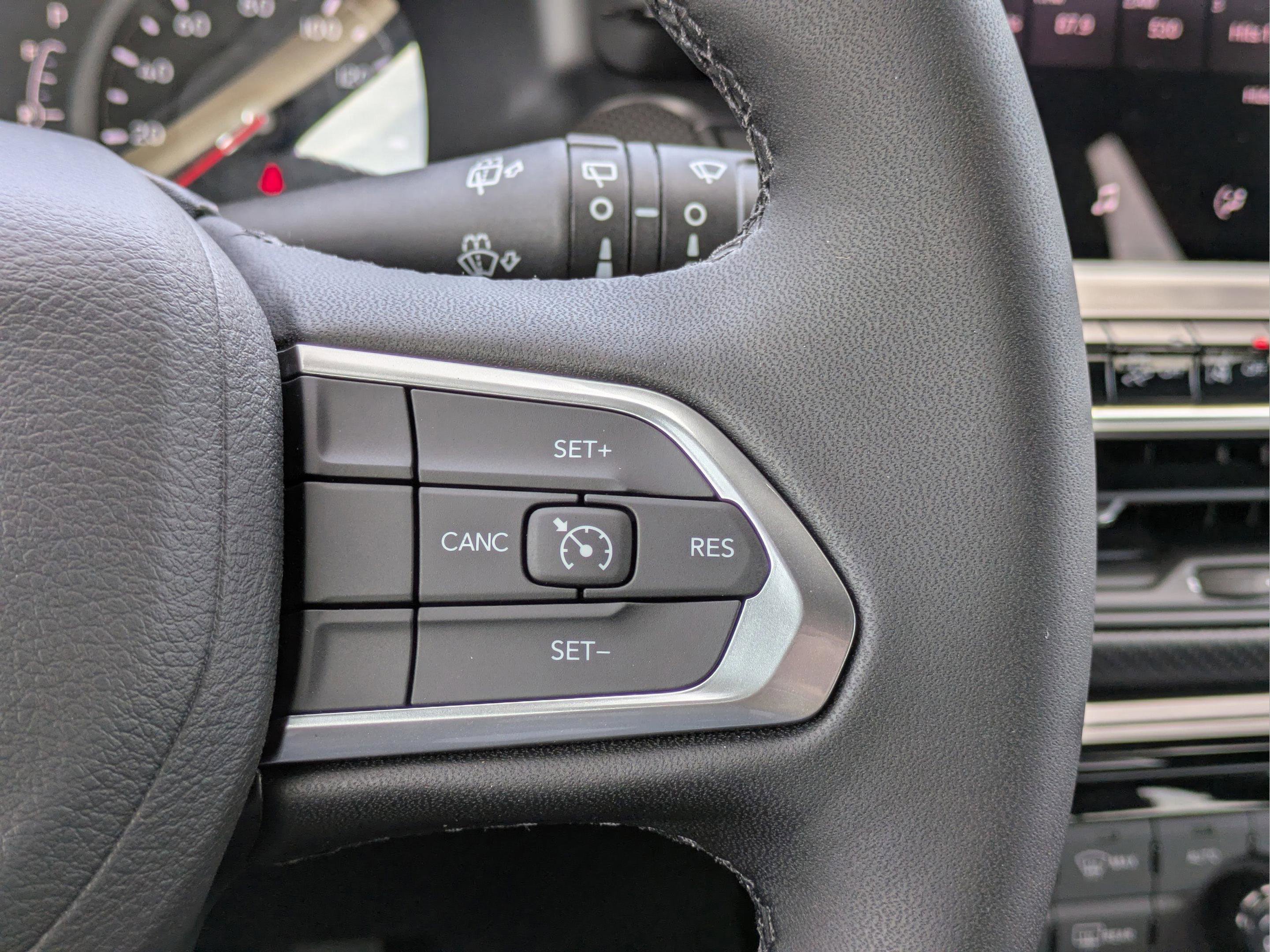 New 2026 Hydro Blue Pearlcoat Jeep Latitude Altitude image 30
