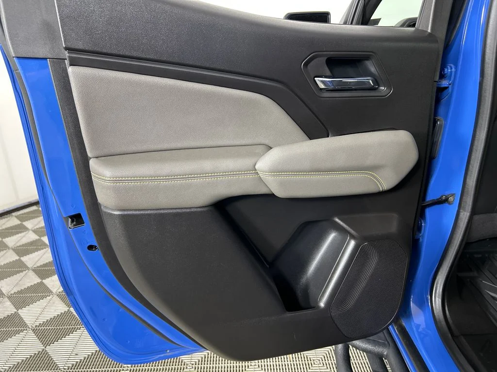 Used 2025 Blue Chevrolet ZR2 image 17